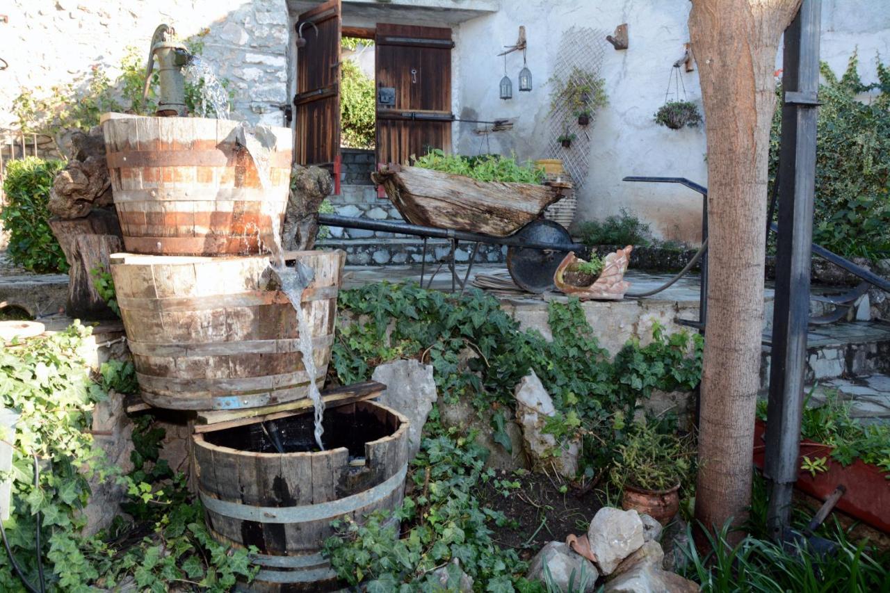 Giorgos' & Noula'S Cottage In Desfina Village- Near Delphi Exterior photo